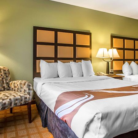 Quality Inn & Suites Marinette Bagian luar foto