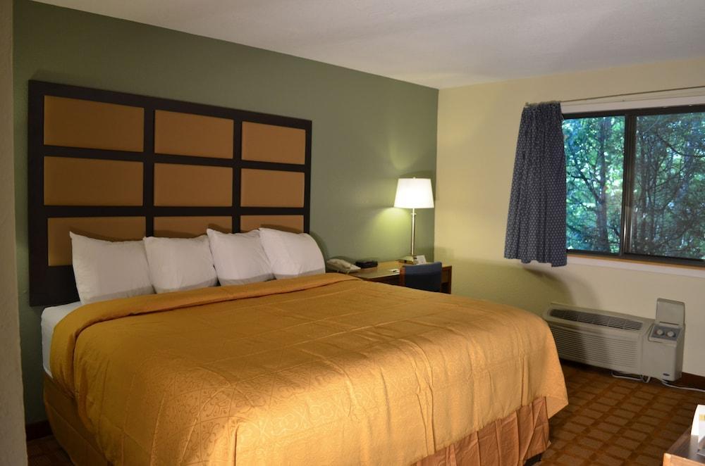 Quality Inn & Suites Marinette Bagian luar foto