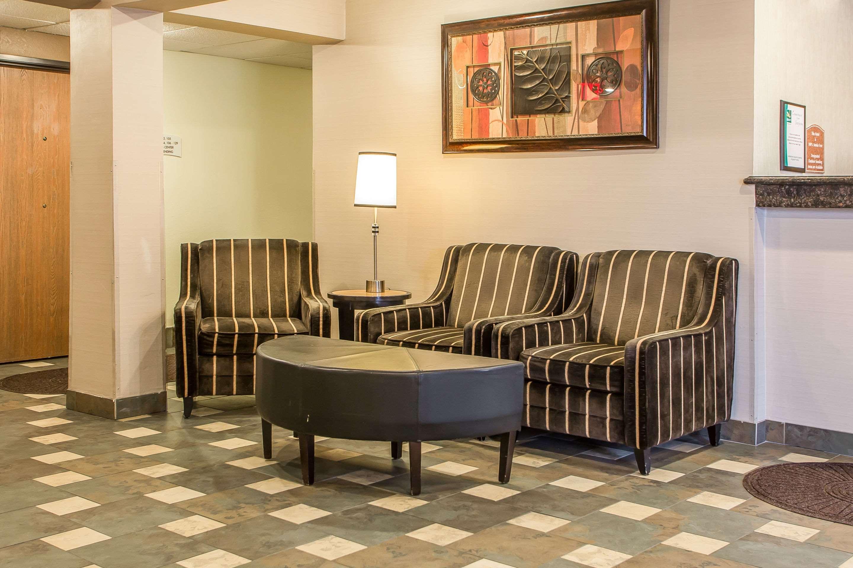 Quality Inn & Suites Marinette Bagian luar foto