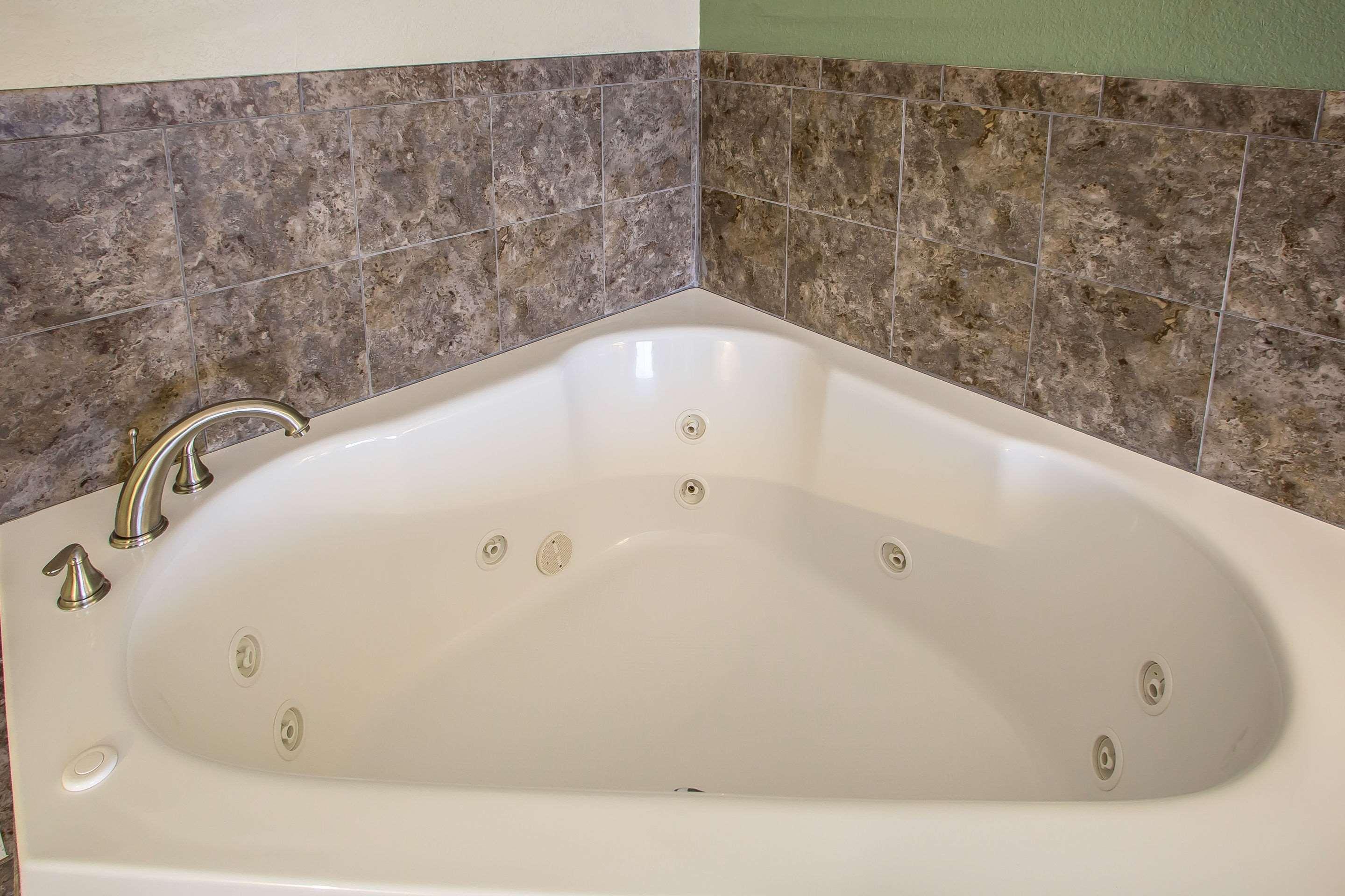 Quality Inn & Suites Marinette Bagian luar foto