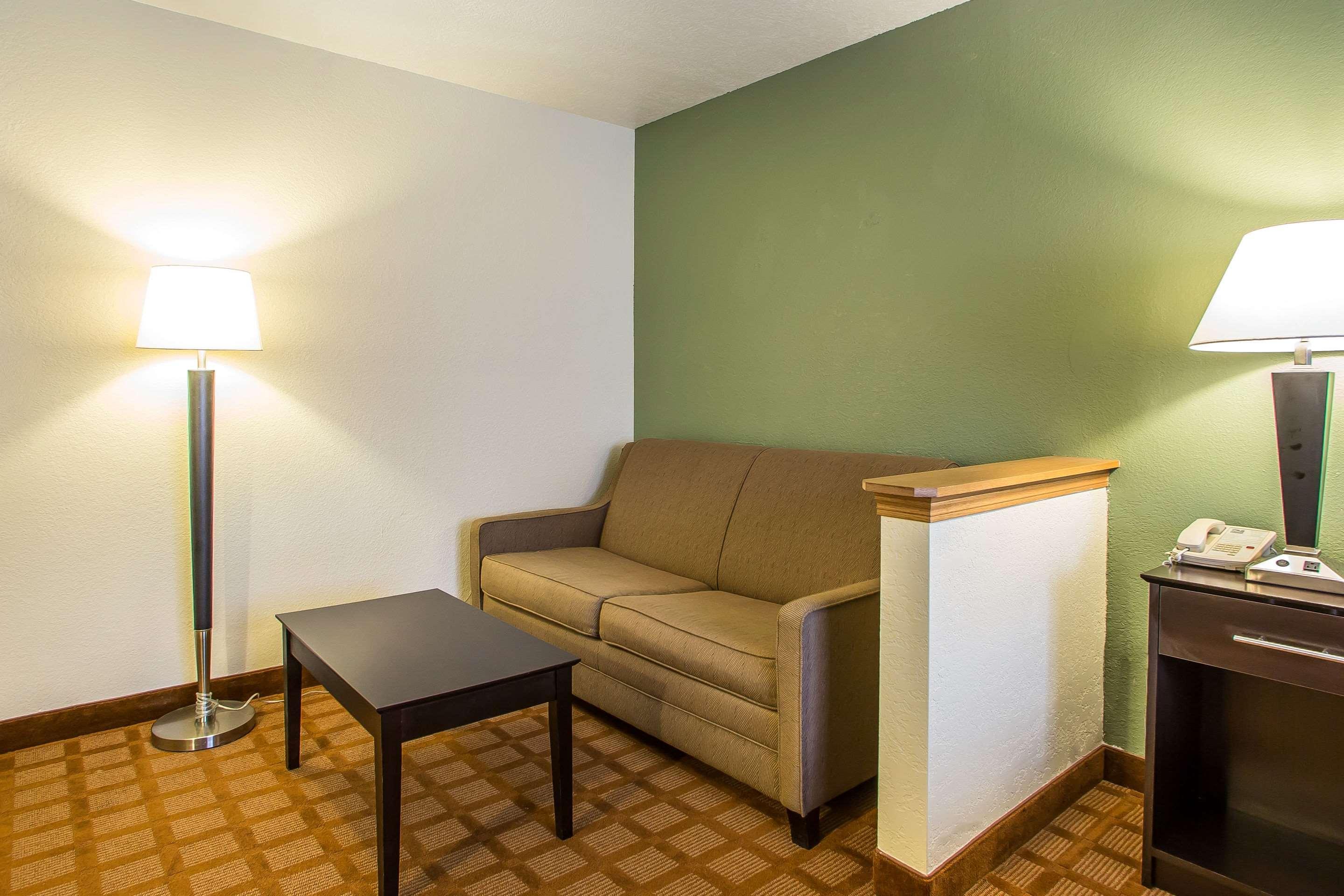 Quality Inn & Suites Marinette Bagian luar foto