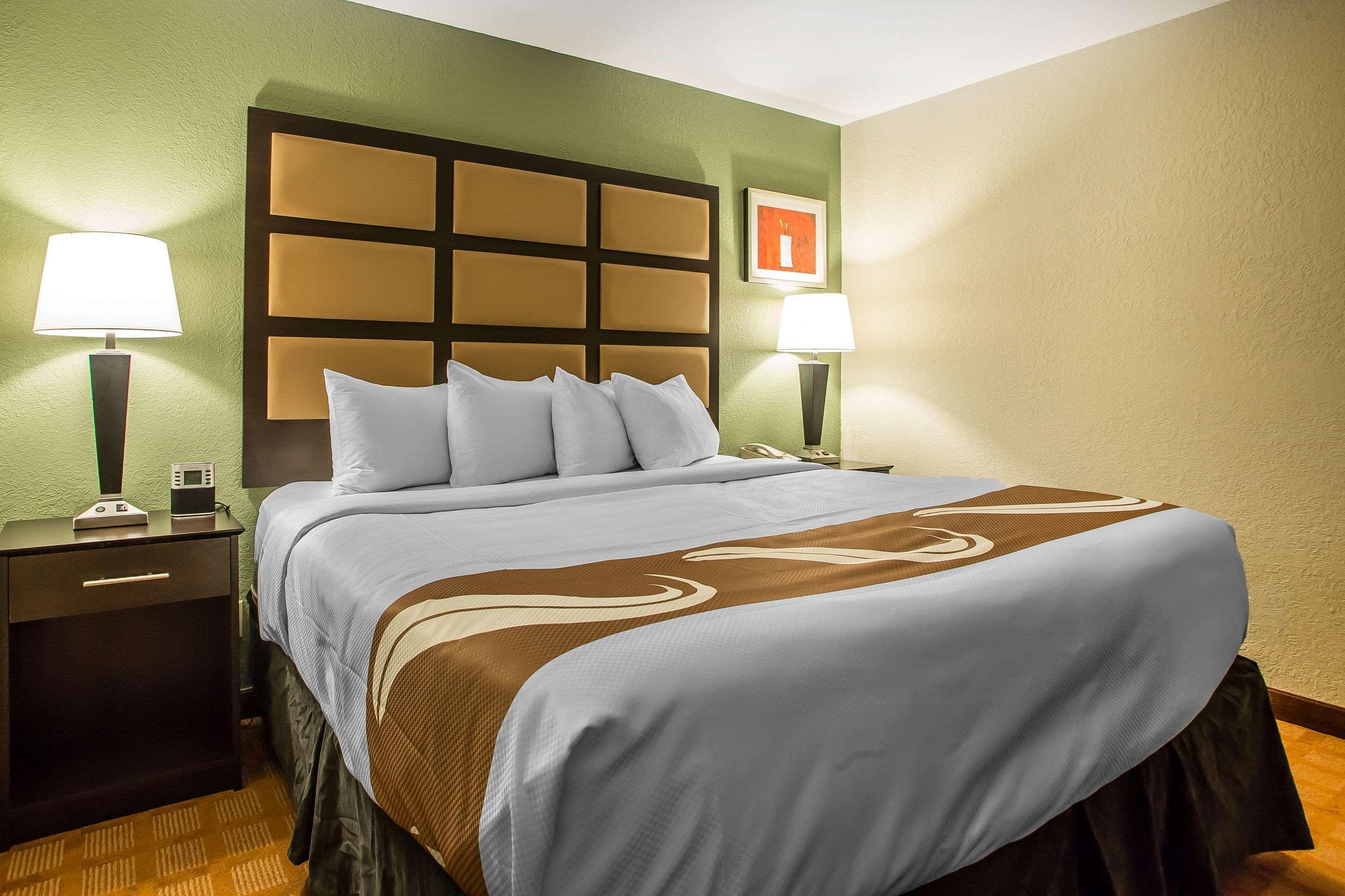 Quality Inn & Suites Marinette Bagian luar foto