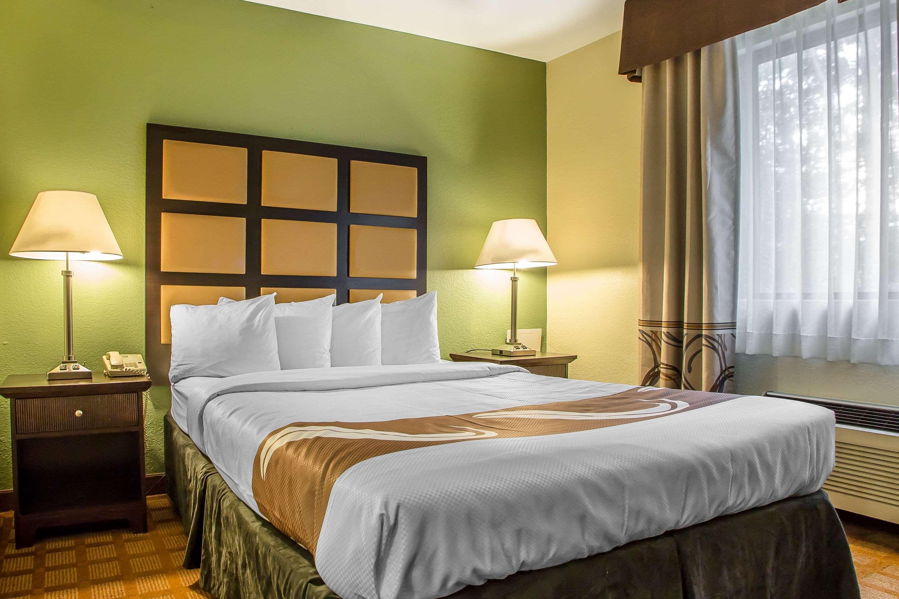 Quality Inn & Suites Marinette Bagian luar foto