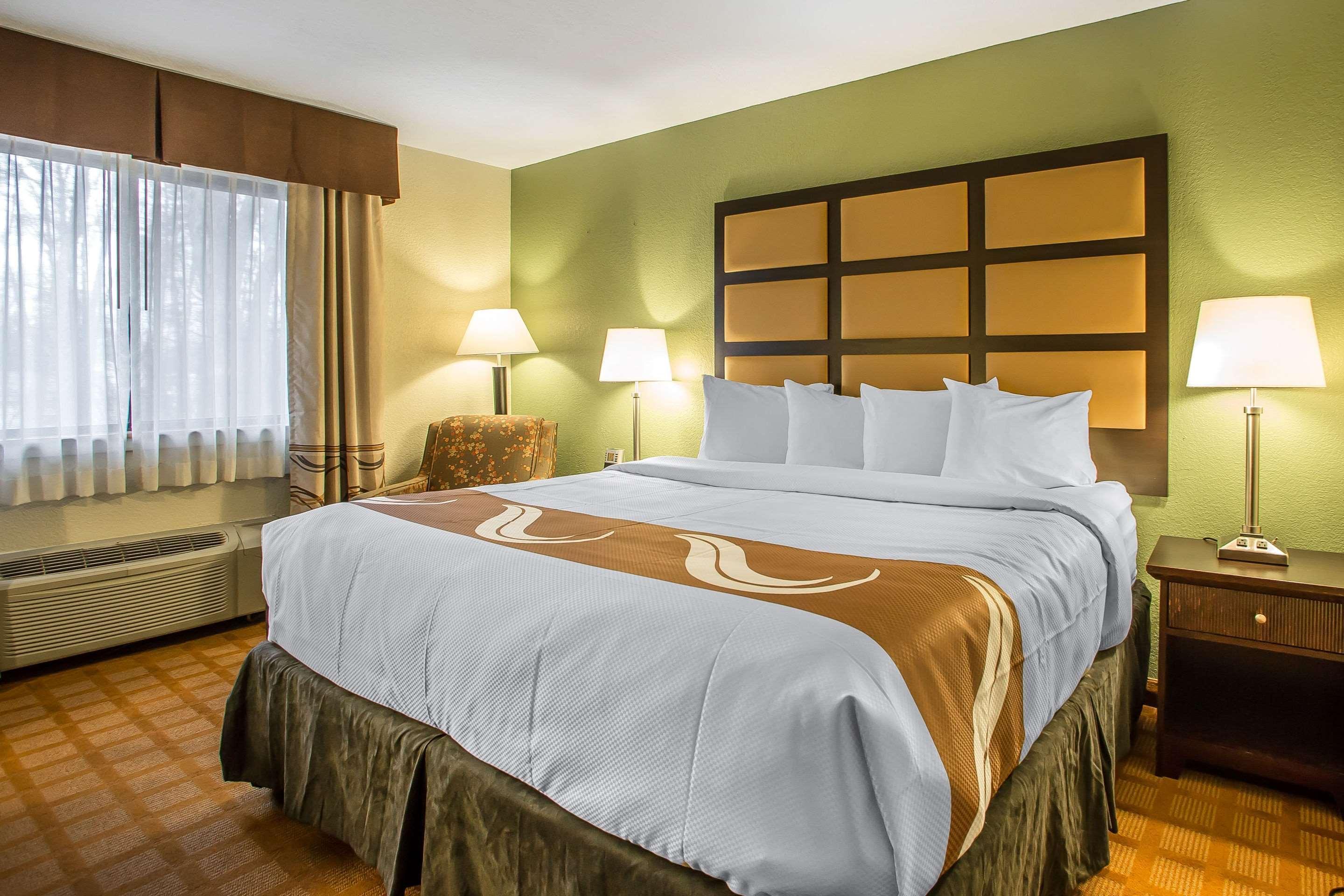 Quality Inn & Suites Marinette Bagian luar foto