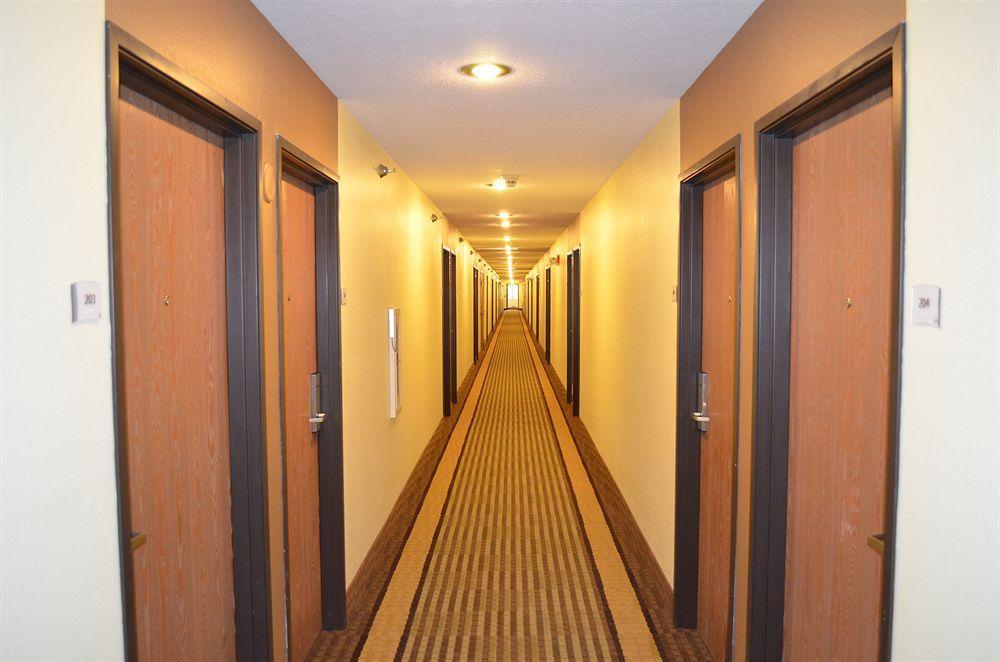 Quality Inn & Suites Marinette Bagian luar foto